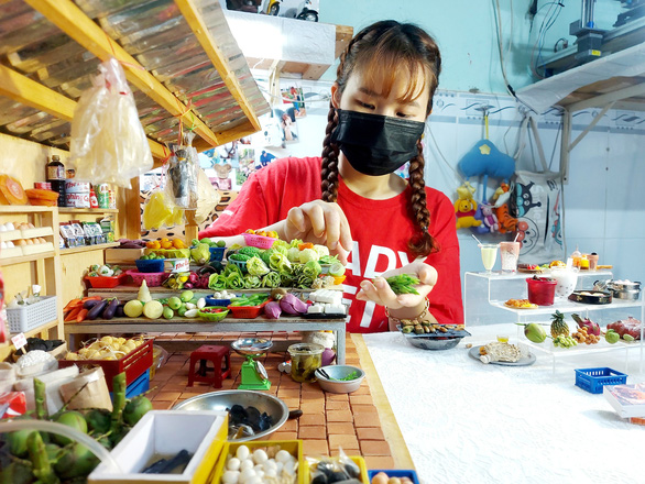 Phạm Thùy Thanh Thảo kinh doanh nặn đất sét (mini food), tái hiện nét văn hóa, phong tục tập quán của người dân miền Tây. (Nguồn ảnh: tuoitre.vn)